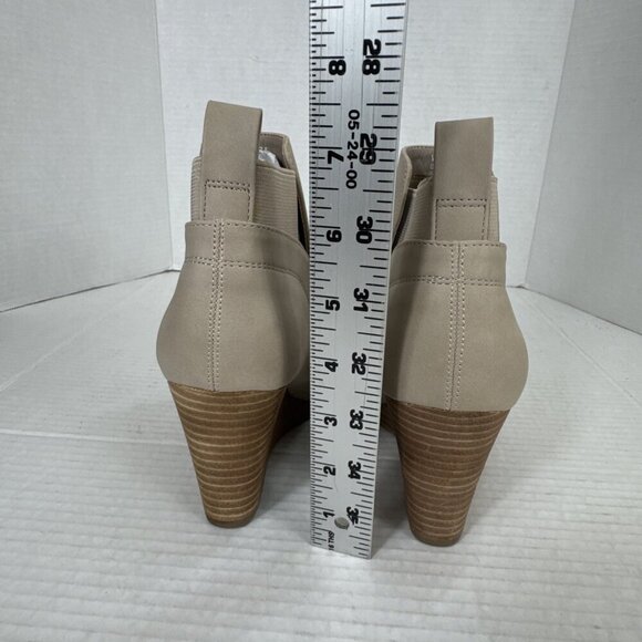 DV by Dolce Vita Gerdy Bootie 7,5 M Beige NWOB 9341 - Picture 4 of 15
